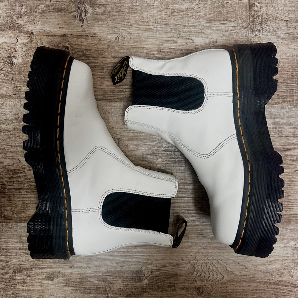 Dr. Martens doc martens 2976 quad platform chelsea boots in white size womens 7.